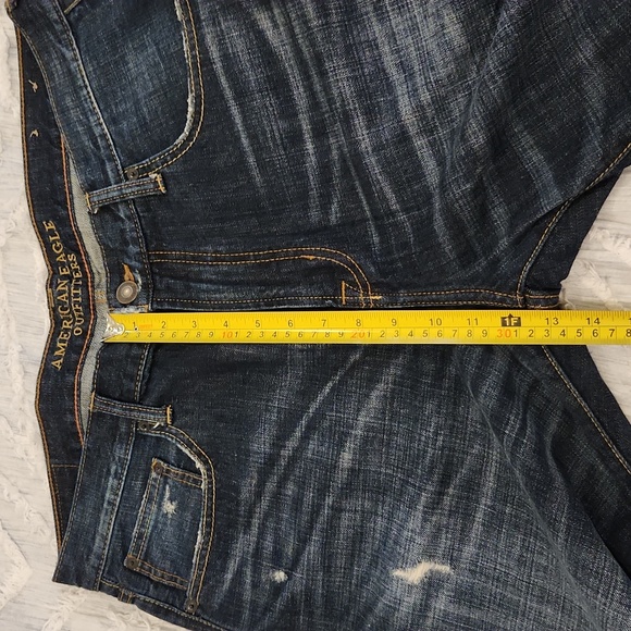 Dark wash, lightly distressed American Eagle jean shorts size 36! - Picture 9 of 10